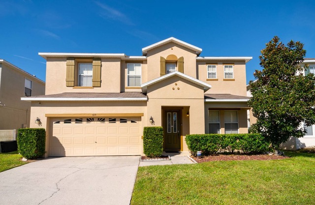 Piscina de 5 dormitorios, 4 baños, casa con sala de juegos, piscina privada y vista de conservación a la parte trasera