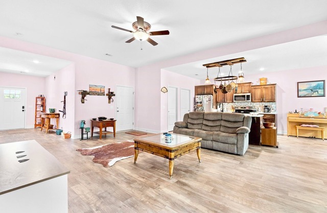 Spacious & Private Getaway Minutes to Statesboro!