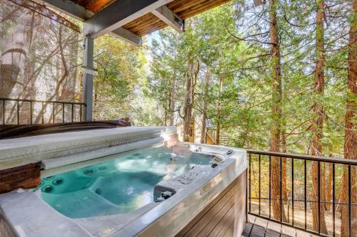 Spacious Retreat 13 Mi to Snow Valley Mtn Resort!