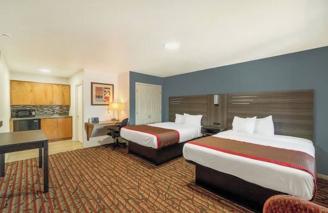 Spacious Room w/ Fridge, Microwave & Private Bath – Ideal for Family Road Trips