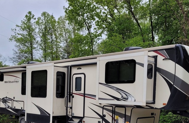 Spacious RV near ATV trails