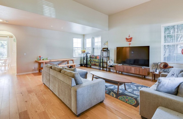 Spacious & Scenic 4BR Home w/ Deskspace in Hayward