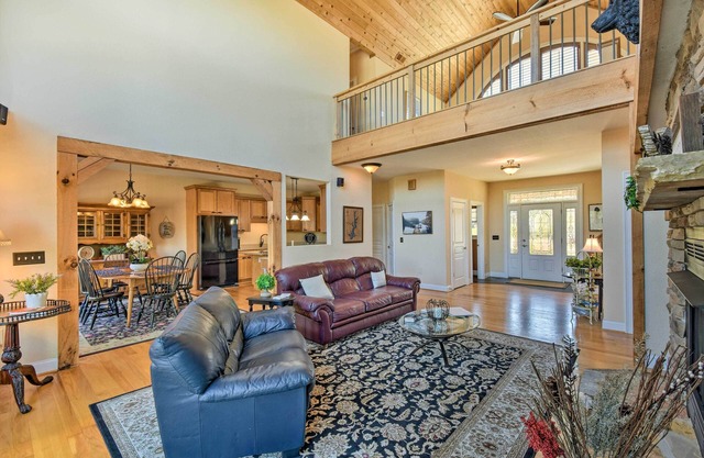 Spacious Seneca House ~ 7 Mi to Lake Keowee!