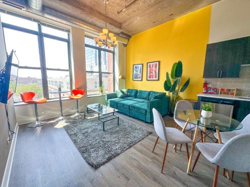 Spacious South Loop 2BR Apartment Near McCormick Place, Soldier Field & Downtown Chicago