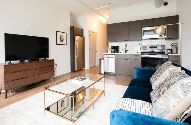 Spacious Studio in Alexandria w/ Concierge + Gym