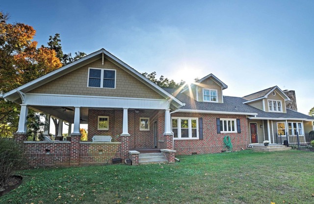 Preciosa casa de Cleveland en 1. 5 acres con porche!
