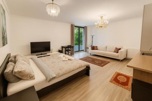 Spacious Suite - KindStay Suites Prague Airport