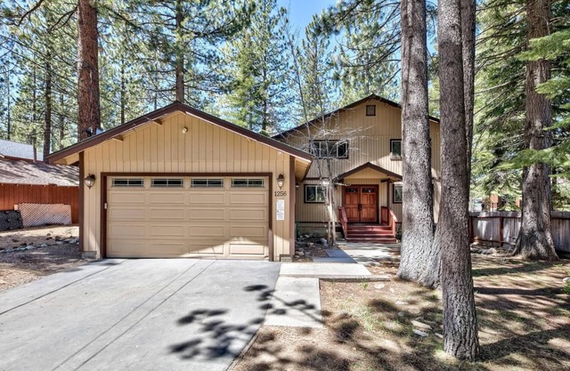 Amplio, de buen gusto, 4 camas Inicio: bañera de hidromasaje, mesa de billar, se admiten mascotas.
