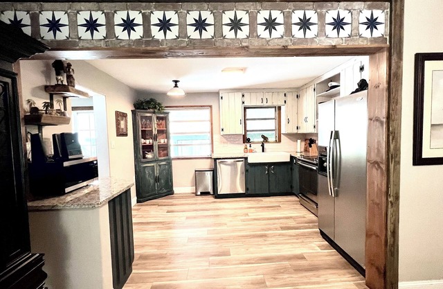 Spacious "The Lodge" 3 bed 2 bath w/Pool and plenty of Boat or RV parking!!