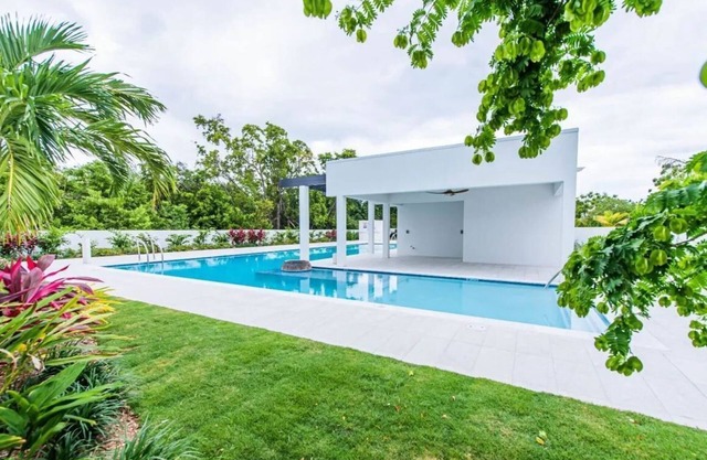 Spacious Two-Bedroom Townhouse in Gated Community - 5 min drive to the beach!