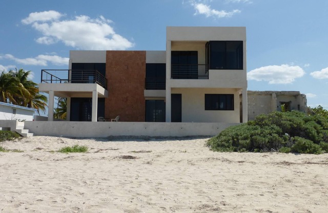 Amplia casa de dos pisos en el Golfo de México cerca de Mérida