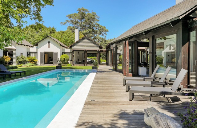 Spacious, unique, private 5 bedroom house.