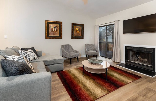 Spacious Urban Suburban Oasis Near Wake Med Hospital & Downtown.