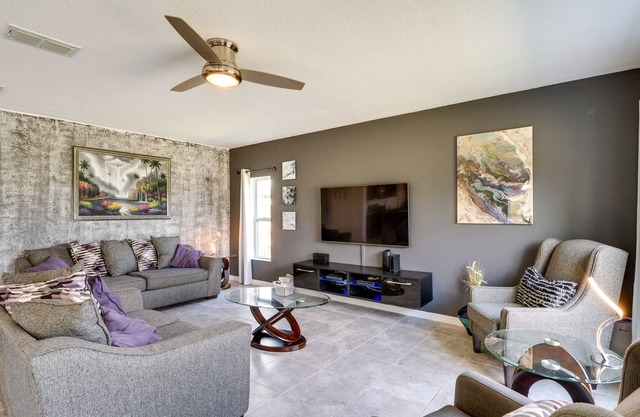 Spacious Vacation Rental: 15 Mi to Disney World!