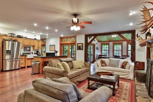 Spacious Vermont Mountain Retreat - 4BR,4BA - Near Skiing & Hiking - Perfect for Groups