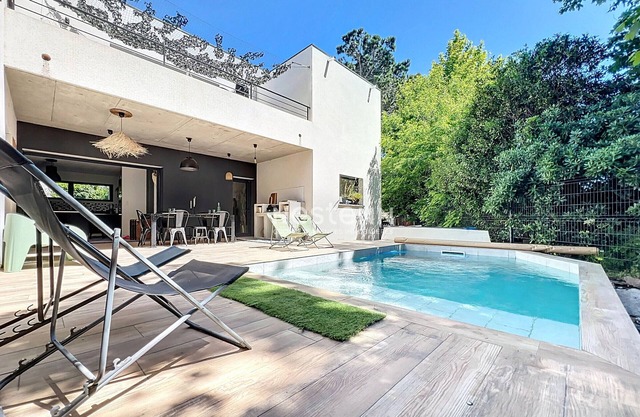 Villa moderna con piscina y A/C para 10 personas en Baho