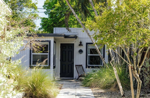 Spanish Tiny Home – Near Beach, Las Olas & Airport