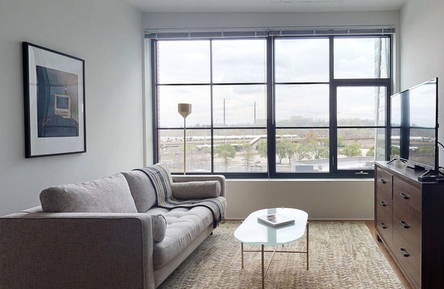 Sparkling 1BR Near Carlyle Dist Shops & Metro Stns