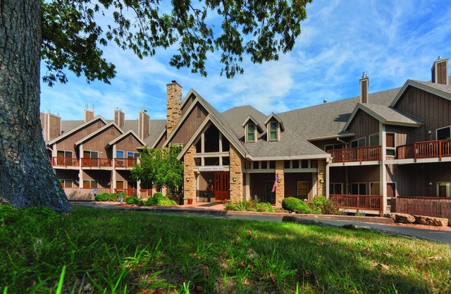 Tiendas especializadas, boutiques, galerías y restaurantes.