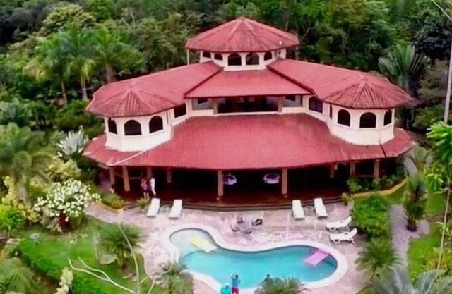 Espectacular villa en las montañas, cascadas y tucanes a 20 minutos de la playa