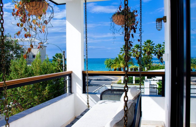 Espectacular Villa de Playa Renovada 4000 p² - Lujoso Diseño Interior y Piscina
