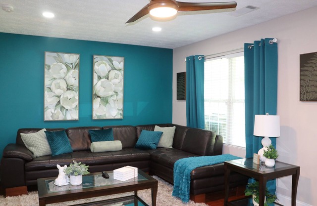 Spectacular and Spacious Spivey Townhome in Jonesboro, GA with WiFi, AC