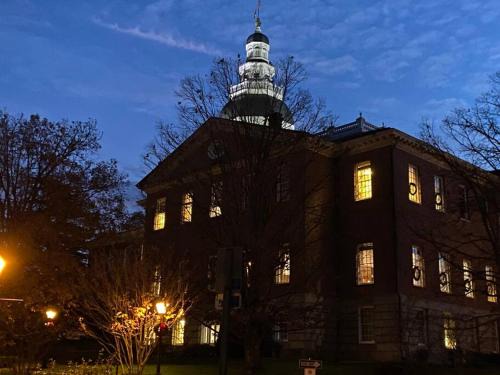 Spectacular Location Two Bedroom State Circle Apartment