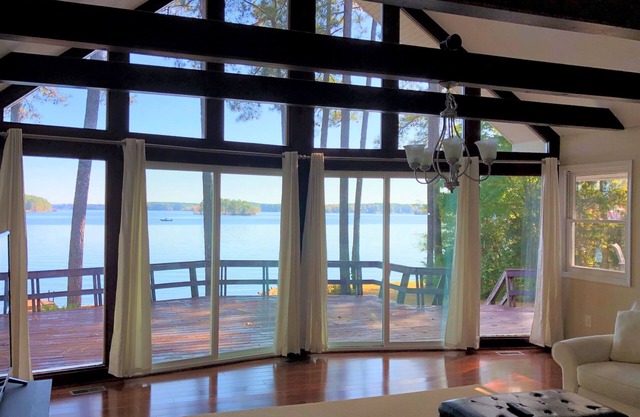 Espectaculares vistas de largo alcance de Pea Hill Creek y Main Lake