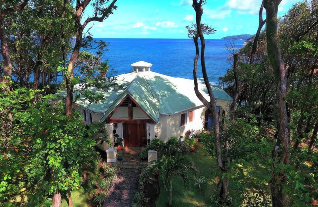 Spectacular Ocean-Front Estate-Villa & Cottage