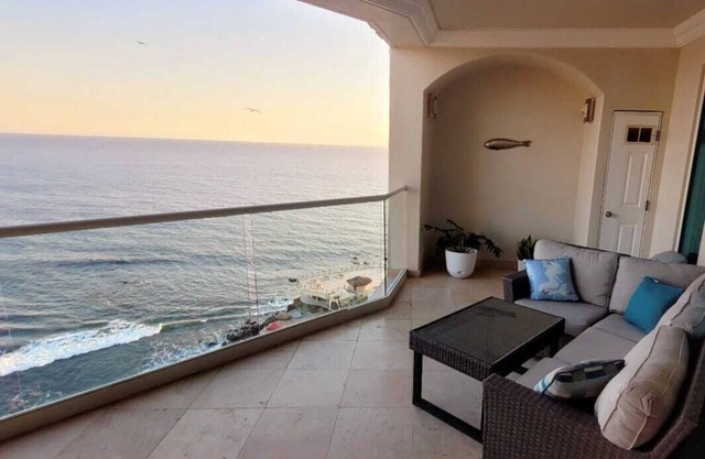 Espectacular Condo frente al mar vista al atardecer Rosarito Piscinas y Jacuzzis