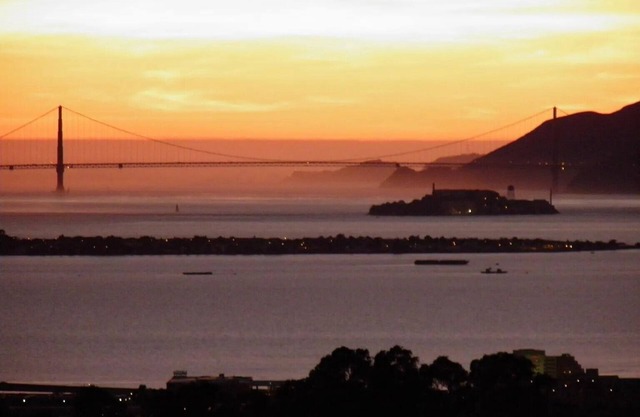 Spectacular views of Golden Gate & Alcatraz- 4 BR,3.5 BA home in Upper Rockridge