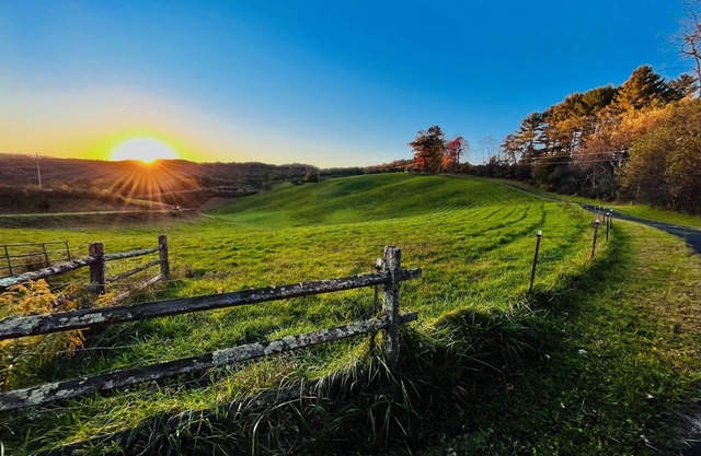 Spectacular Views to Remember! Near hiking, biking, wineries