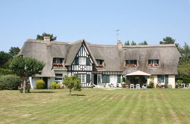 Hermosa casa familiar y de carácter en un parque cercado