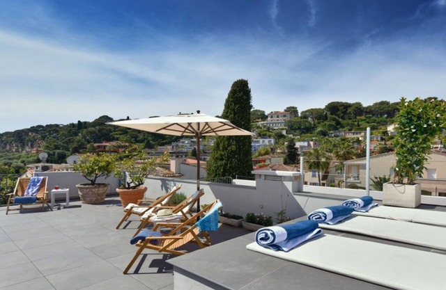 Espléndido triplex de 3 dormitorios con hermosa terraza con vistas al mar, centro del pueblo