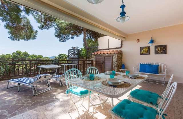 Splendid View apartment with shared swimming pool - Porto Pino hill