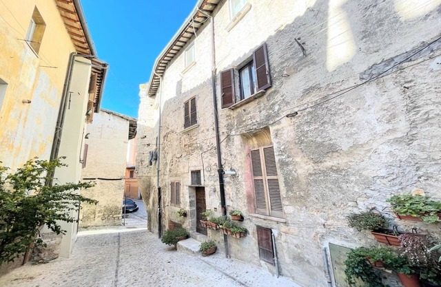 casa de pueblo tradicional en el centro de Spoleto - coche innecesario - wifi - capacidad para 10