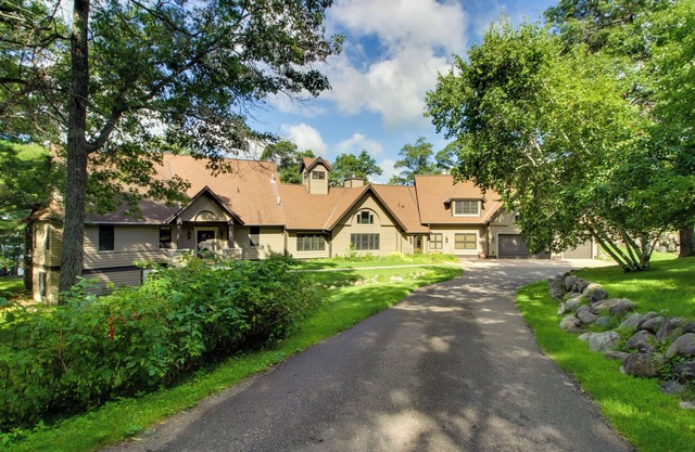 Sprawling Minnesota Home w/ On-Site Lake Access