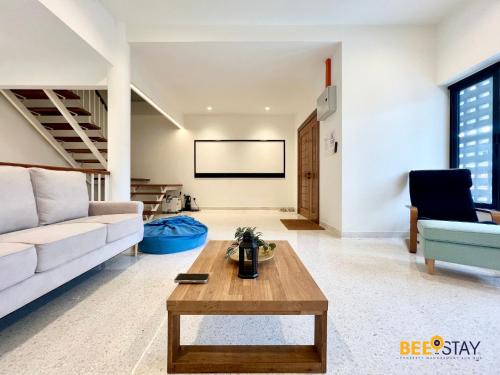 SS2 Landed in Petaling Jaya for 8 Pax