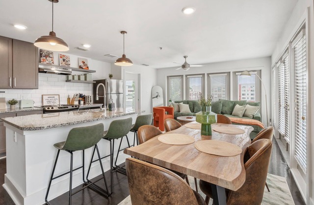 Stadium 5 mins | Luxury 2 Beds | Transit Friendly | Beltline+DT | Free Parking