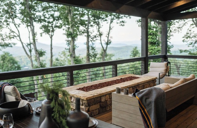 Stag's Manor|Stunning Mtn Views|Fire Table|Hot Tub
