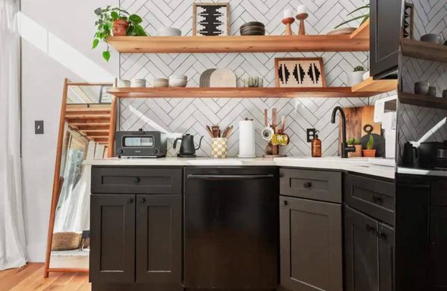 Star Sky-Boho Rustic Tiny Home With Hot Tub 20 Minutes From Asheville