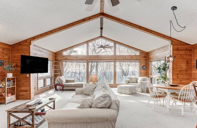 Starcross Summit - Sunny spaces & gorgeous views!