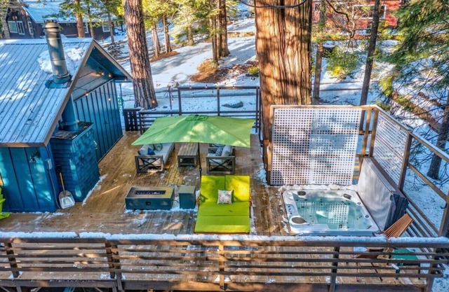 Starlight Cabin, Hot Tub, Game Room