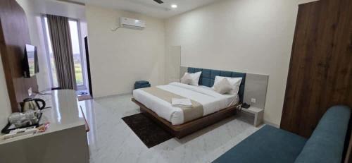 Starlight Restro and Hotel