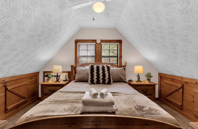 White Tail Hollow/FrPit/Free Wood/Rustic/Sleeps 6