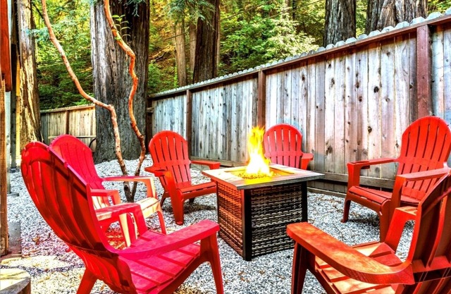 Starry Nights~Playful Family Haven! Walk to River! GmRm/Pup/WiFi/Yard