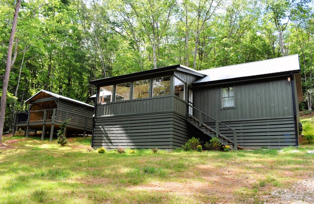 Station 91 | Cabin Near Helen | SAUNA & CEDAR TUB