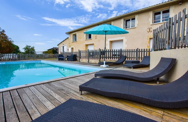 Preciosa casa con piscina privada en medio de los viñedos de Burdeos