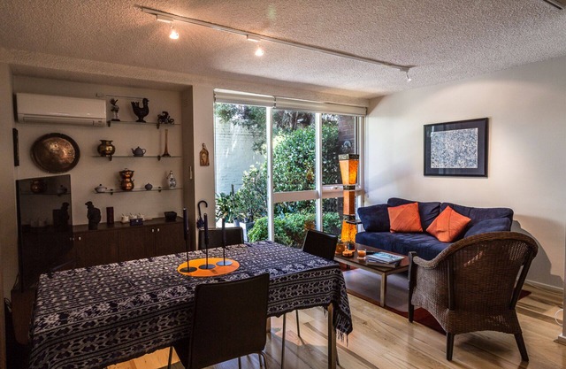 Quédese en * STYLE * en el corazón de Richmond; Acogedor, espacioso, Walk Score 95, estacionamiento