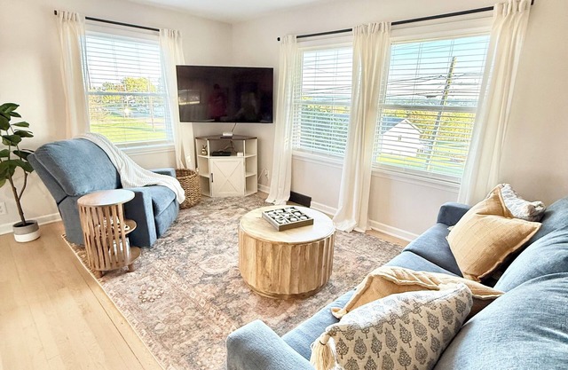 Stay in the Heart of Amish Country – 3-Bedroom House-The Cottage on Cherry Hill